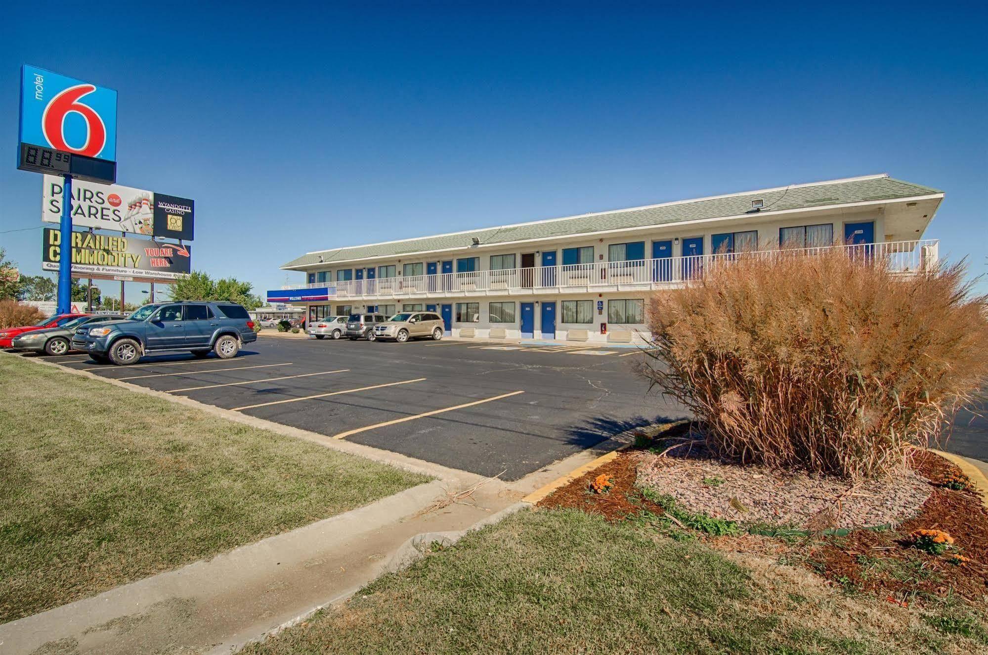 Super 7 Inn Joplin Exterior photo