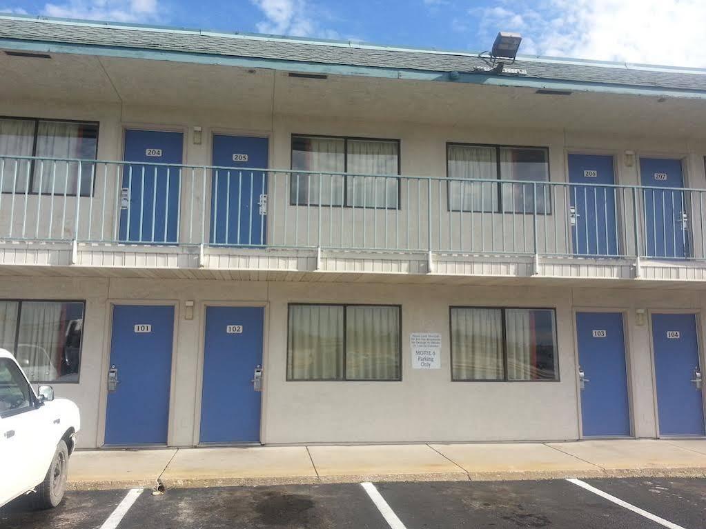 Super 7 Inn Joplin Exterior photo