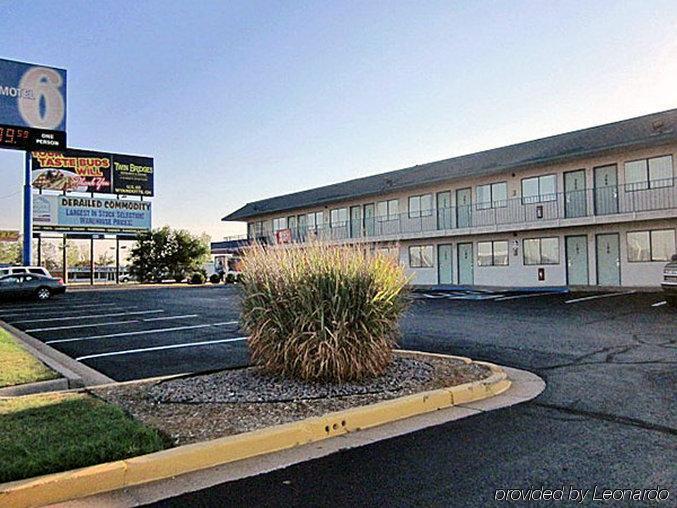 Super 7 Inn Joplin Exterior photo