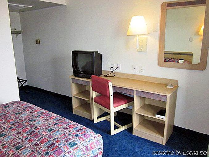 Super 7 Inn Joplin Room photo