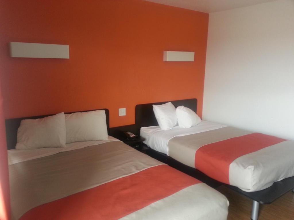 Super 7 Inn Joplin Room photo
