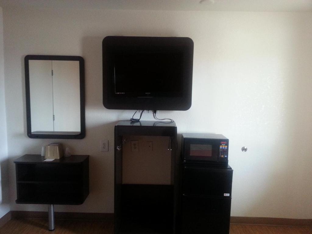 Super 7 Inn Joplin Room photo