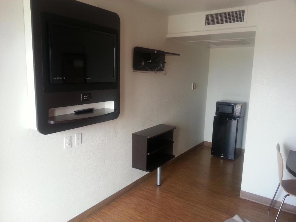 Super 7 Inn Joplin Room photo