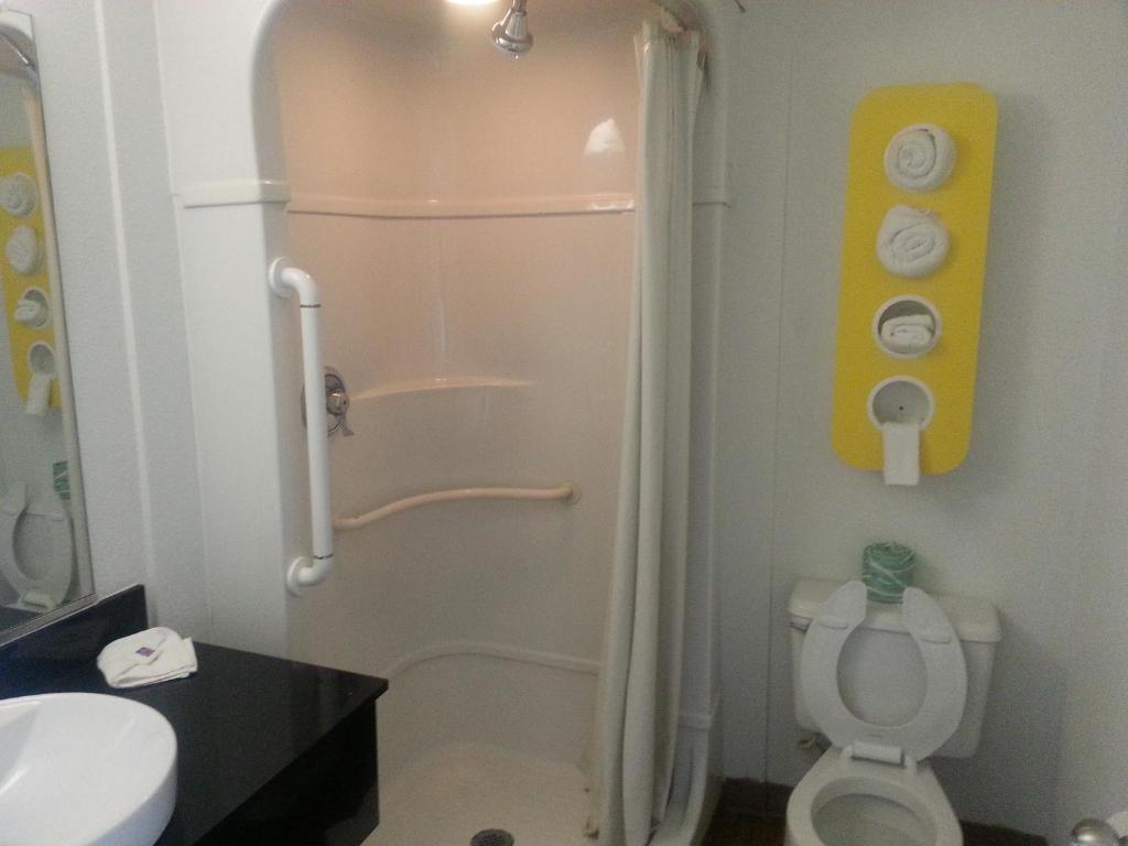 Super 7 Inn Joplin Room photo