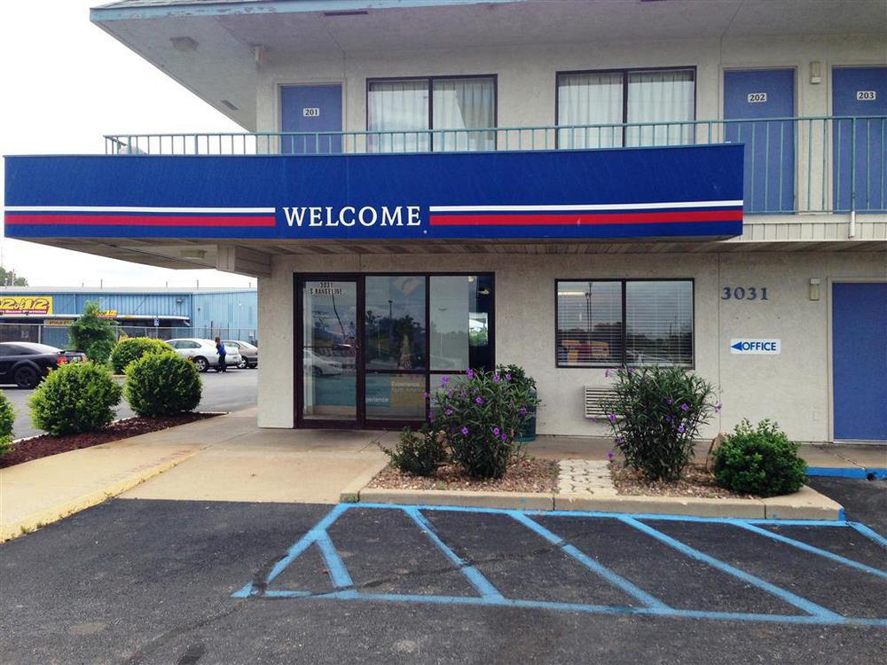Super 7 Inn Joplin Exterior photo